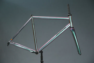 Alex's Apûna x Simple Chameleon finish.