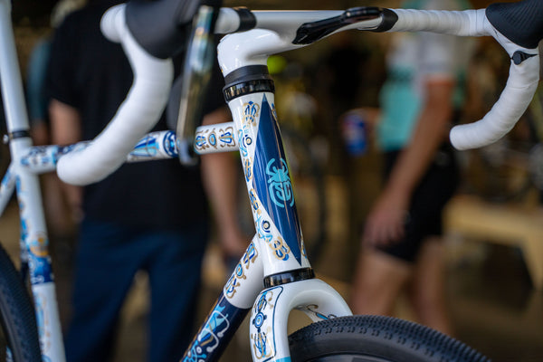 A Chiva inspired by Delft pottery